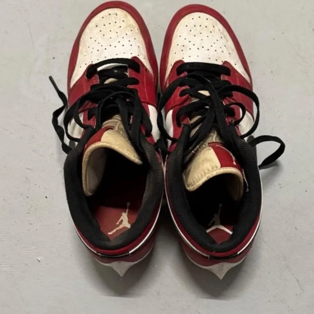 Nike Men's Red and Burgundy Trainers